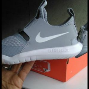 Nike flex runner shoes brand new for kids
